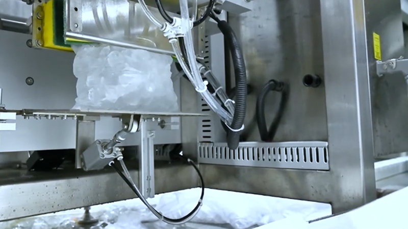 Volumetric Vertical Ice Packing Machine